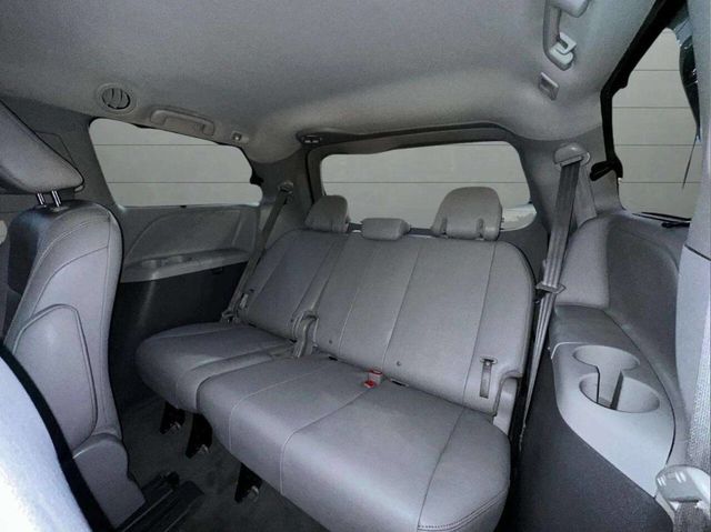 2018 Toyota Sienna XLE Automatic Access Seat FWD 7-Passenger - 22940471 - 10