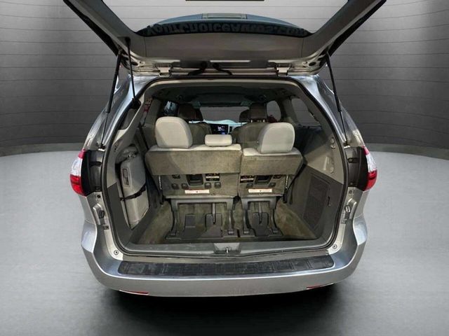 2018 Toyota Sienna XLE Automatic Access Seat FWD 7-Passenger - 22940471 - 11