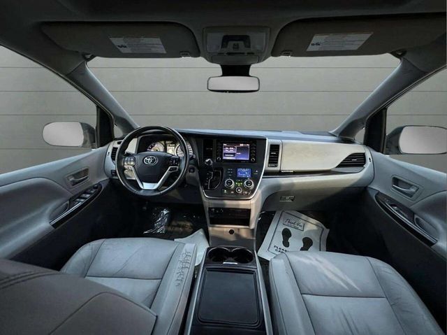 2018 Toyota Sienna XLE Automatic Access Seat FWD 7-Passenger - 22940471 - 14