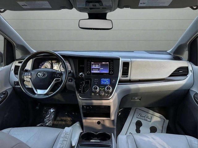 2018 Toyota Sienna XLE Automatic Access Seat FWD 7-Passenger - 22940471 - 15