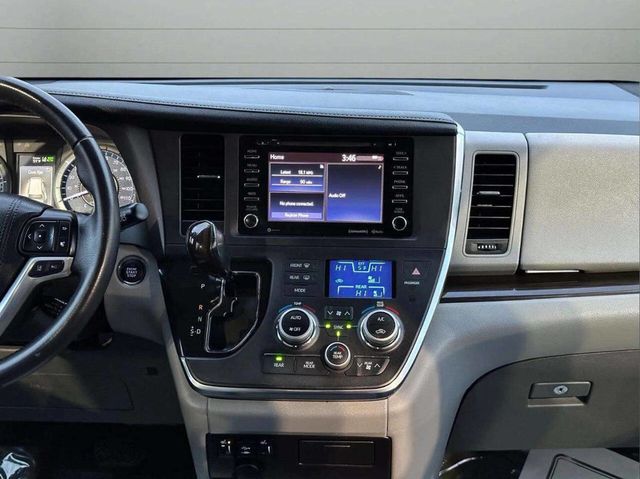 2018 Toyota Sienna XLE Automatic Access Seat FWD 7-Passenger - 22940471 - 23