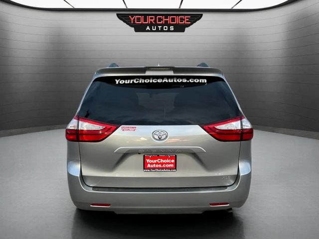 2018 Toyota Sienna XLE Automatic Access Seat FWD 7-Passenger - 22940471 - 3