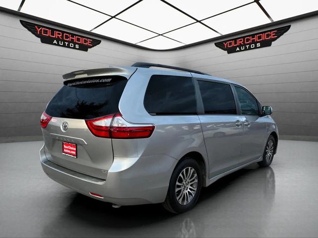 2018 Toyota Sienna XLE Automatic Access Seat FWD 7-Passenger - 22940471 - 4