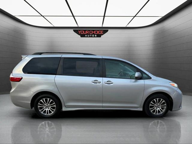 2018 Toyota Sienna XLE Automatic Access Seat FWD 7-Passenger - 22940471 - 5