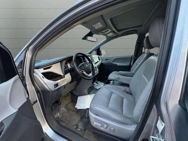 2018 Toyota Sienna XLE Automatic Access Seat FWD 7-Passenger - 22940471 - 8