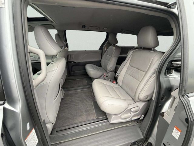 2018 Toyota Sienna XLE Automatic Access Seat FWD 7-Passenger - 22958086 - 15