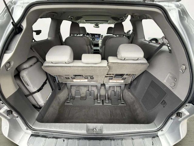 2018 Toyota Sienna XLE Automatic Access Seat FWD 7-Passenger - 22958086 - 20