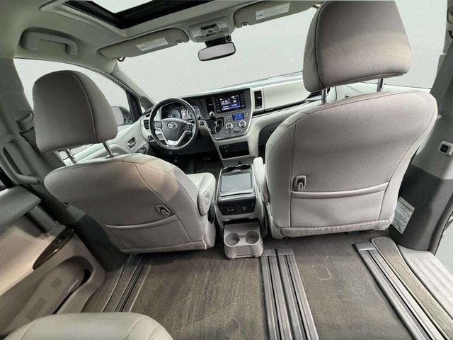 2018 Toyota Sienna XLE Automatic Access Seat FWD 7-Passenger - 22958086 - 29