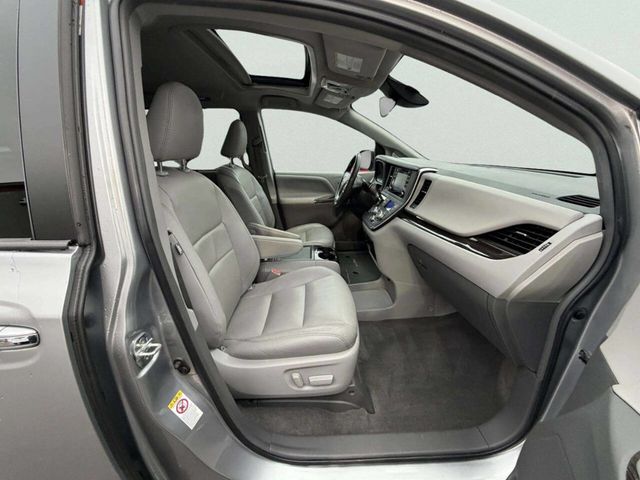 2018 Toyota Sienna XLE Automatic Access Seat FWD 7-Passenger - 22958086 - 36