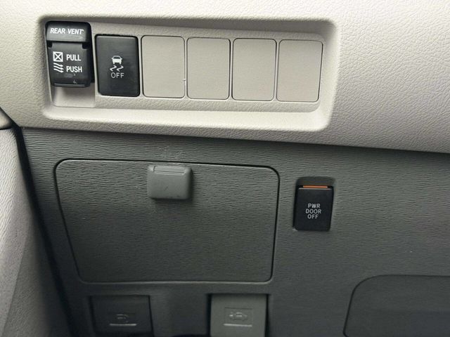 2018 Toyota Sienna XLE Automatic Access Seat FWD 7-Passenger - 22958086 - 47