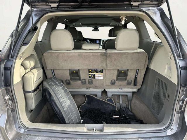 2018 Toyota Sienna XLE Automatic Access Seat FWD 7-Passenger - 22960696 - 11
