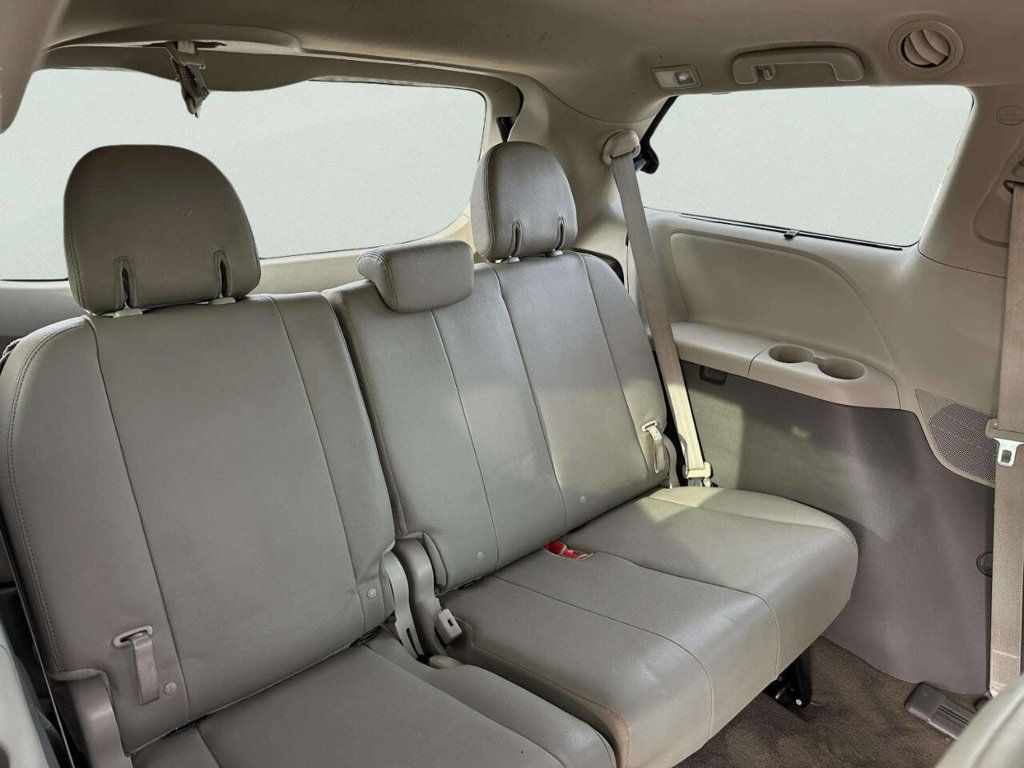 2018 Toyota Sienna XLE Automatic Access Seat FWD 7-Passenger - 22960696 - 13