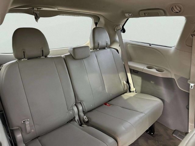 2018 Toyota Sienna XLE Automatic Access Seat FWD 7-Passenger - 22960696 - 13