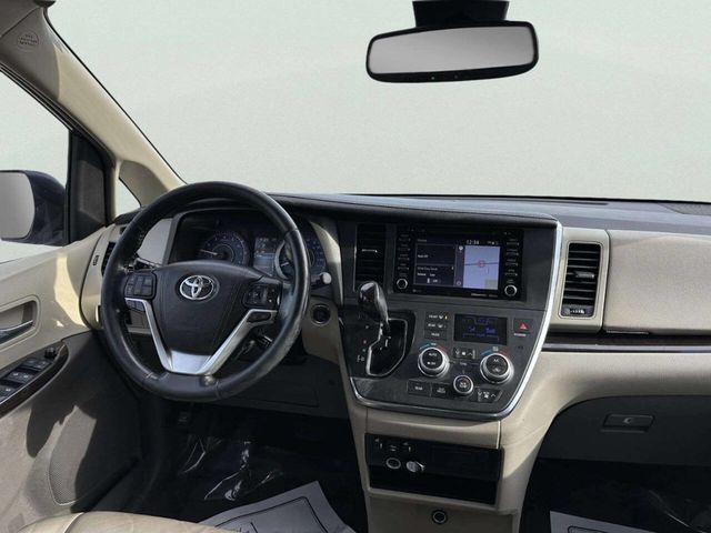 2018 Toyota Sienna XLE Automatic Access Seat FWD 7-Passenger - 22960696 - 14