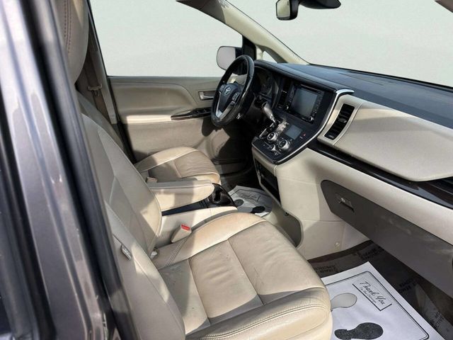 2018 Toyota Sienna XLE Automatic Access Seat FWD 7-Passenger - 22960696 - 17