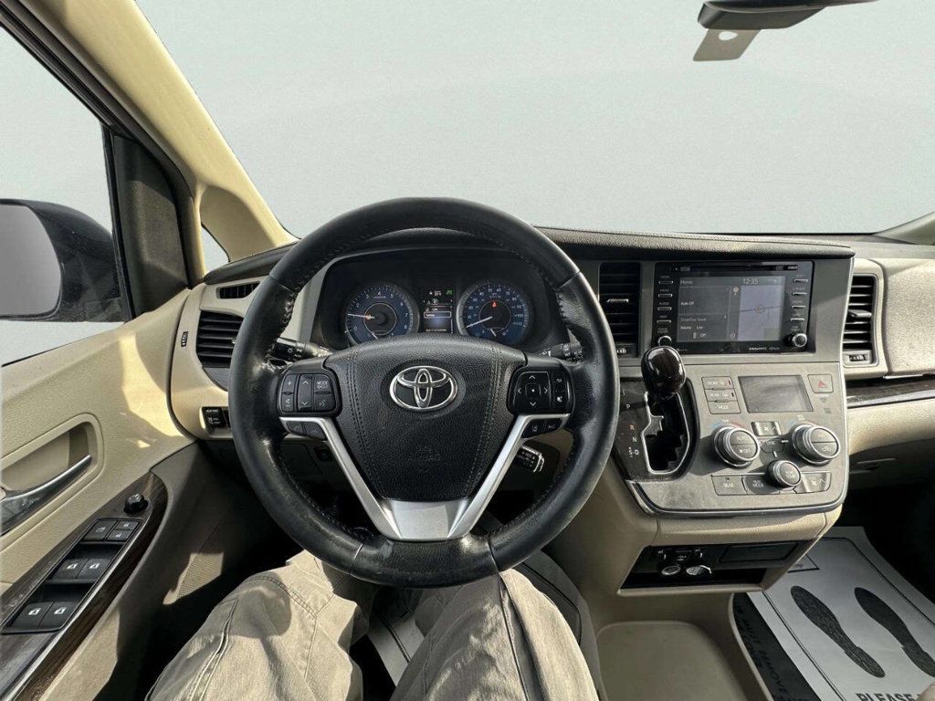 2018 Toyota Sienna XLE Automatic Access Seat FWD 7-Passenger - 22960696 - 18