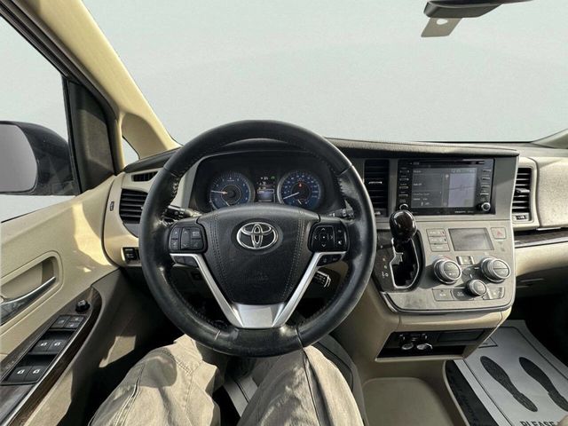 2018 Toyota Sienna XLE Automatic Access Seat FWD 7-Passenger - 22960696 - 18