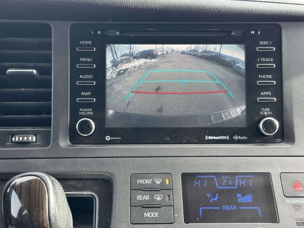 2018 Toyota Sienna XLE Automatic Access Seat FWD 7-Passenger - 22960696 - 23