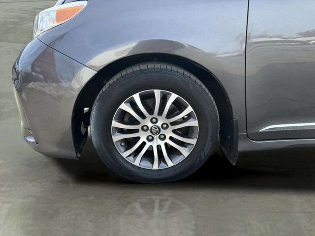 2018 Toyota Sienna XLE Automatic Access Seat FWD 7-Passenger - 22960696 - 25