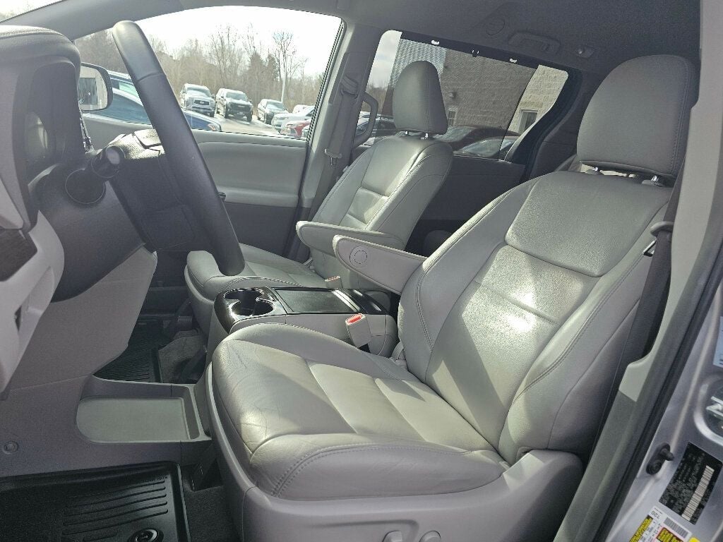 2018 Toyota Sienna XLE Automatic Access Seat FWD 7-Passenger - 22973158 - 14