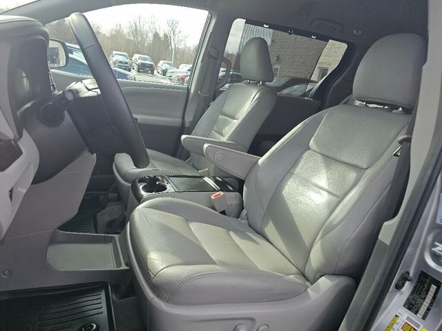 2018 Toyota Sienna XLE Automatic Access Seat FWD 7-Passenger - 22973158 - 14