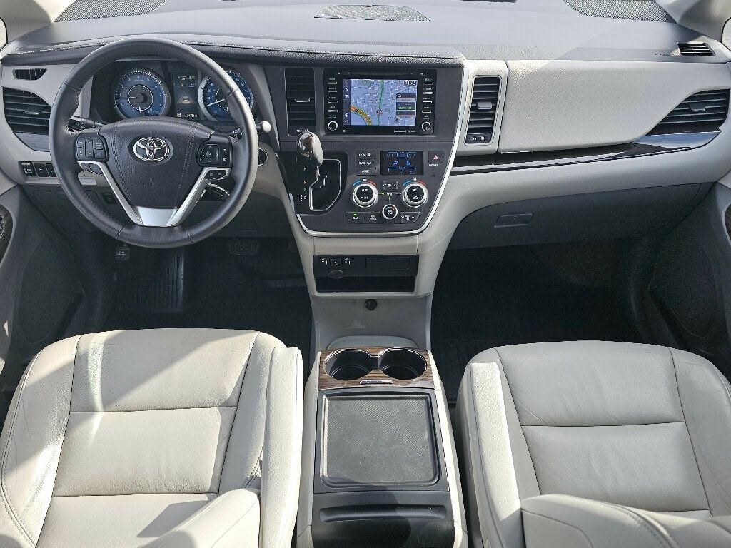 2018 Toyota Sienna XLE Automatic Access Seat FWD 7-Passenger - 22973158 - 1