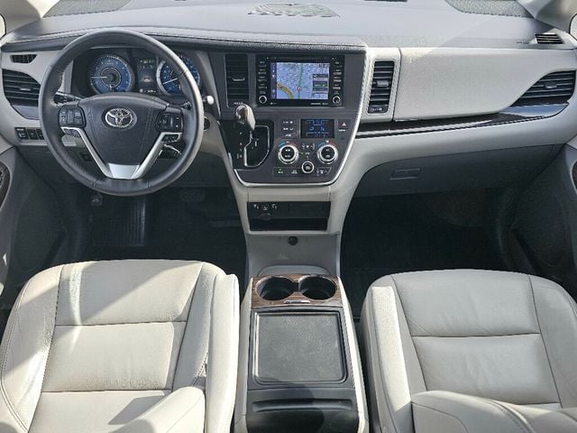 2018 Toyota Sienna XLE Automatic Access Seat FWD 7-Passenger - 22973158 - 1
