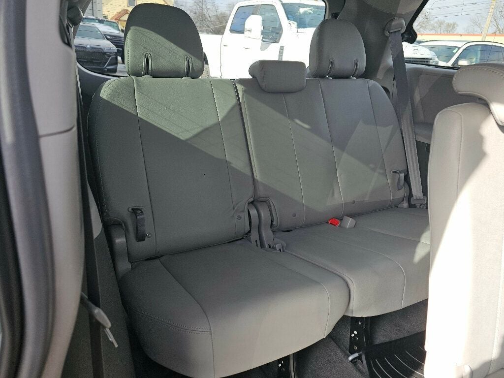 2018 Toyota Sienna XLE Automatic Access Seat FWD 7-Passenger - 22973158 - 20