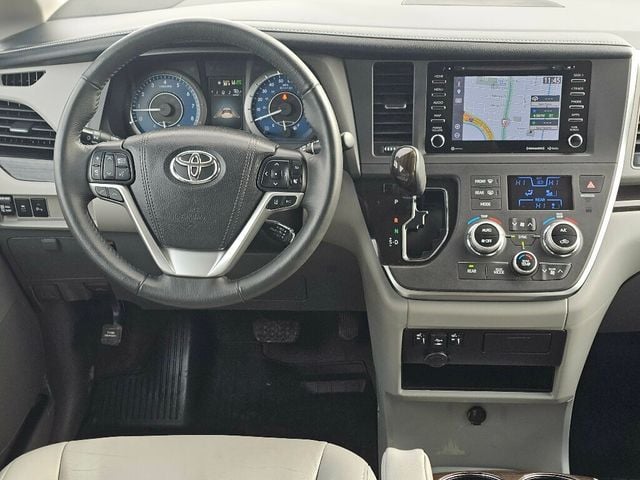 2018 Toyota Sienna XLE Automatic Access Seat FWD 7-Passenger - 22973158 - 23