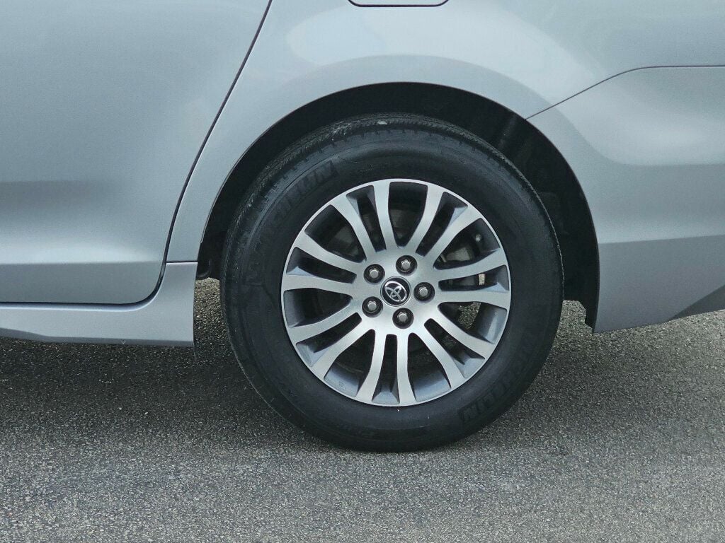 2018 Toyota Sienna XLE Automatic Access Seat FWD 7-Passenger - 22973158 - 34