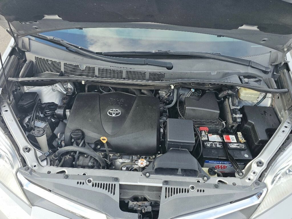 2018 Toyota Sienna XLE Automatic Access Seat FWD 7-Passenger - 22973158 - 36