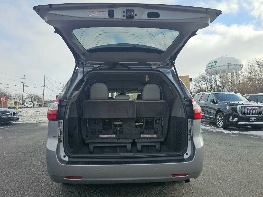 2018 Toyota Sienna XLE Automatic Access Seat FWD 7-Passenger - 22973158 - 37