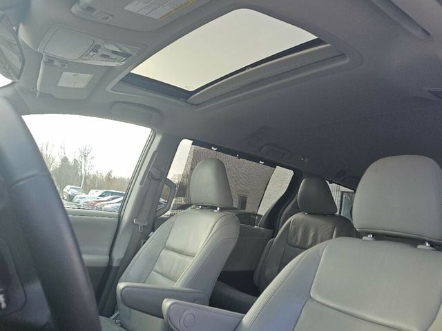 2018 Toyota Sienna XLE Automatic Access Seat FWD 7-Passenger - 22973158 - 4