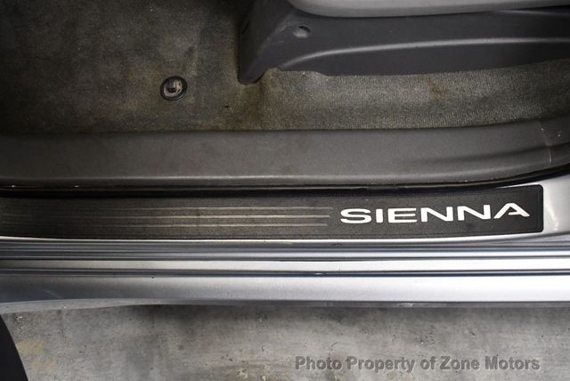 2018 Toyota Sienna XLE AWD 7-Passenger - 22939595 - 9