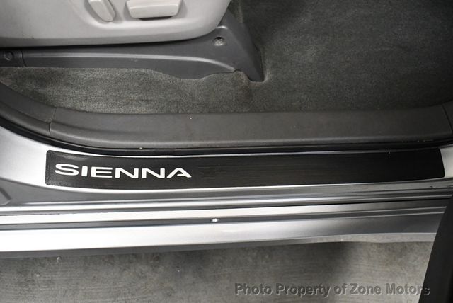 2018 Toyota Sienna XLE AWD 7-Passenger - 22939595 - 15