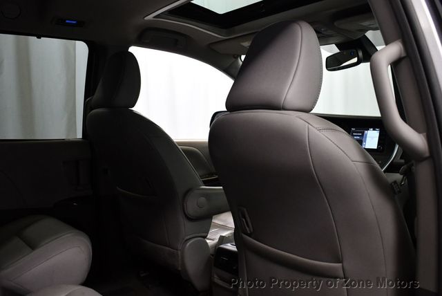 2018 Toyota Sienna XLE AWD 7-Passenger - 22939595 - 16