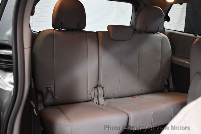 2018 Toyota Sienna XLE AWD 7-Passenger - 22939595 - 18