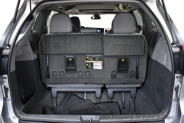 2018 Toyota Sienna XLE AWD 7-Passenger - 22939595 - 50