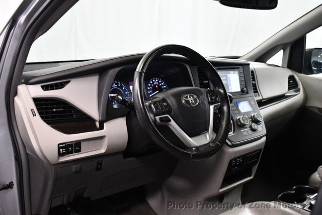 2018 Toyota Sienna XLE AWD 7-Passenger - 22939595 - 5