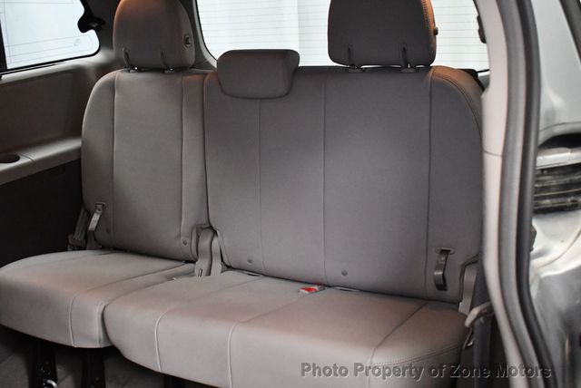 2018 Toyota Sienna XLE AWD 7-Passenger - 22939595 - 7