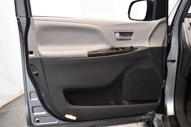 2018 Toyota Sienna XLE AWD 7-Passenger - 22939595 - 8