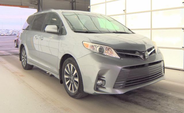 2018 Toyota Sienna XLE AWD 7-Passenger - 22970102 - 1