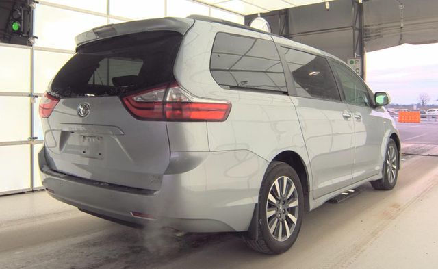 2018 Toyota Sienna XLE AWD 7-Passenger - 22970102 - 3