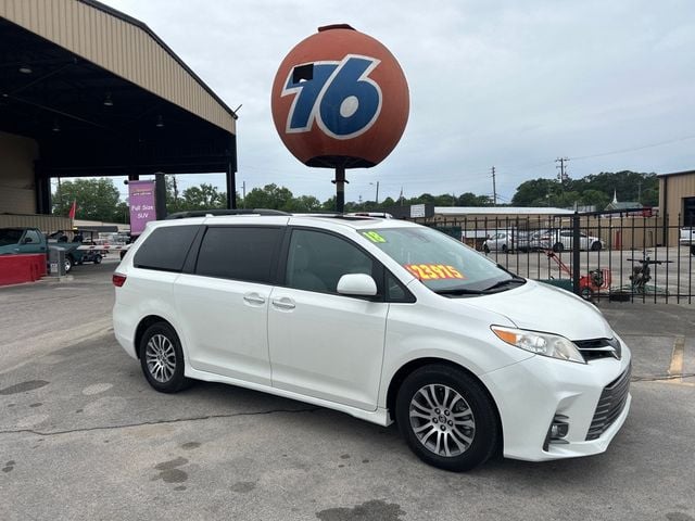 2018 Toyota Sienna XLE FWD 8-Passenger - 23010601 - 0