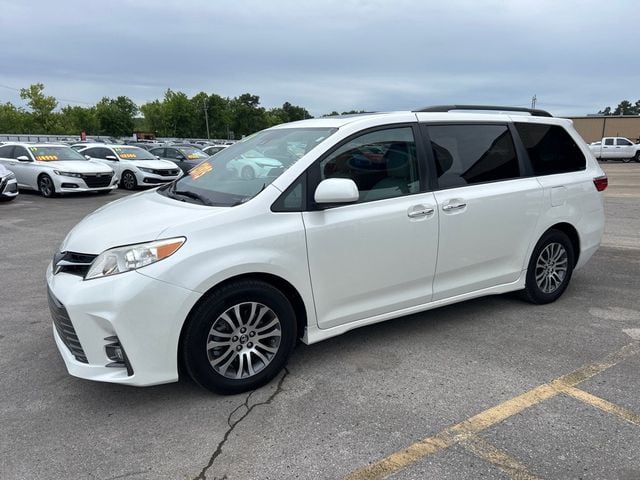 2018 Toyota Sienna XLE FWD 8-Passenger - 23010601 - 2