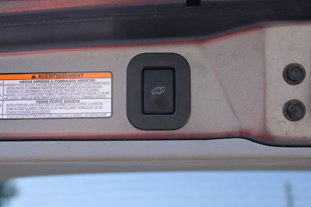 2018 Toyota Sienna XLE FWD 8-Passenger - 23051550 - 9