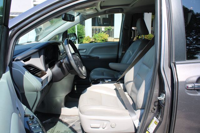 2018 Toyota Sienna XLE FWD 8-Passenger - 23051550 - 13