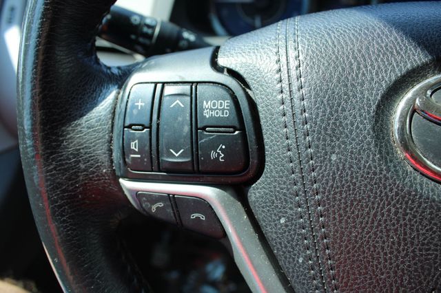 2018 Toyota Sienna XLE FWD 8-Passenger - 23051550 - 21