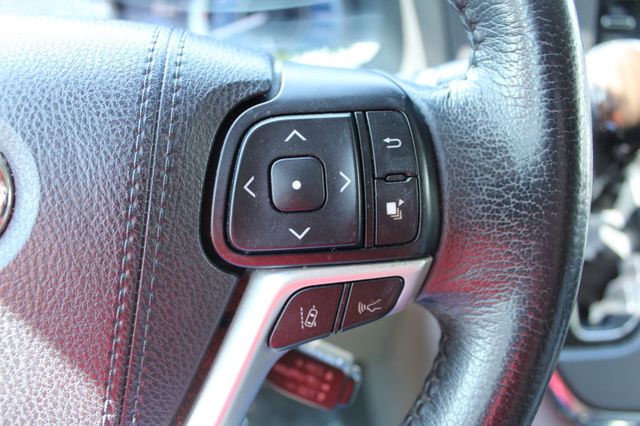 2018 Toyota Sienna XLE FWD 8-Passenger - 23051550 - 22