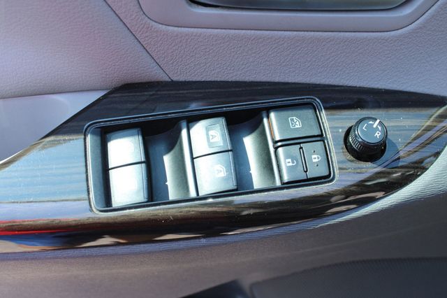 2018 Toyota Sienna XLE FWD 8-Passenger - 23051550 - 23